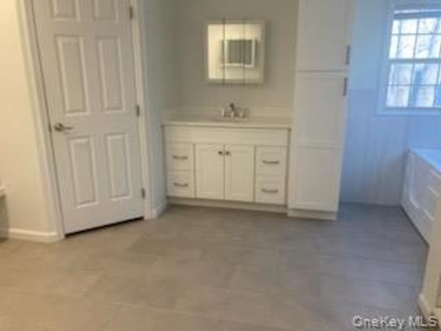 1661 Old Country Road 516, Riverhead, NY 11901