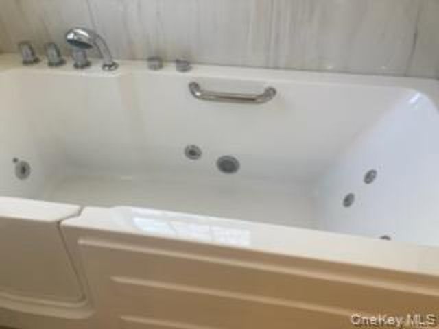 1661 Old Country Road 516, Riverhead, NY 11901