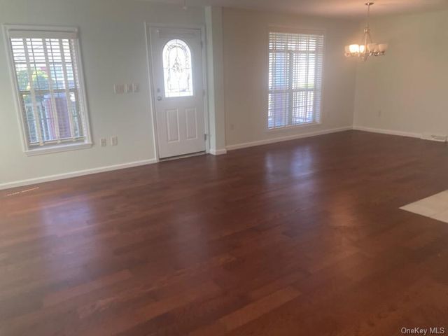 1661 Old Country Road 516, Riverhead, NY 11901
