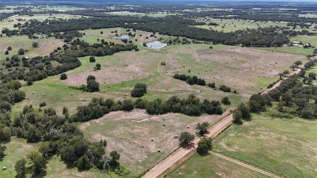 400 W Parker Road, Flatonia, TX 78941