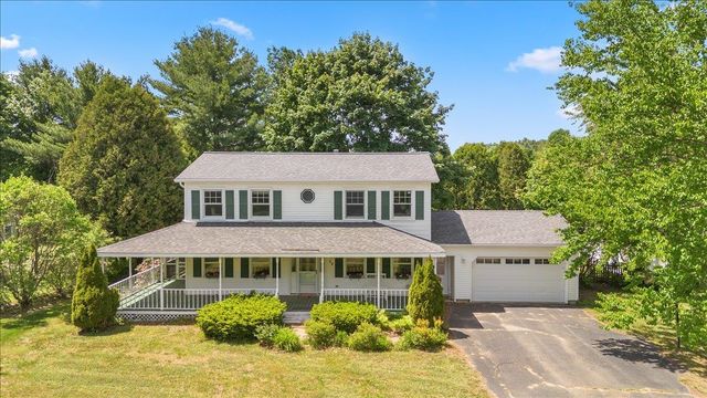 32 Countryside Drive, Essex Junction, VT 05452