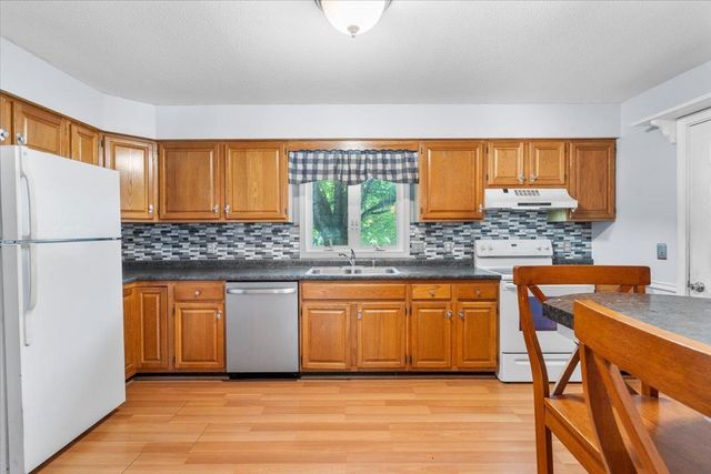 32 Countryside Drive, Essex Junction, VT 05452