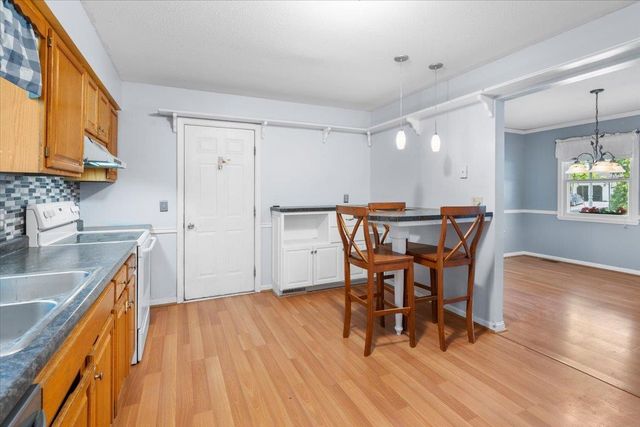 32 Countryside Drive, Essex Junction, VT 05452