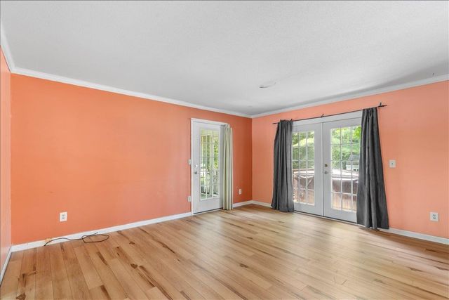 32 Countryside Drive, Essex Junction, VT 05452