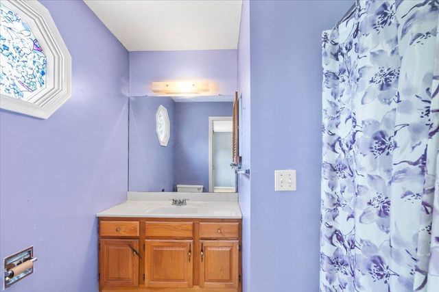 32 Countryside Drive, Essex Junction, VT 05452