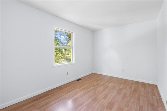 32 Countryside Drive, Essex Junction, VT 05452