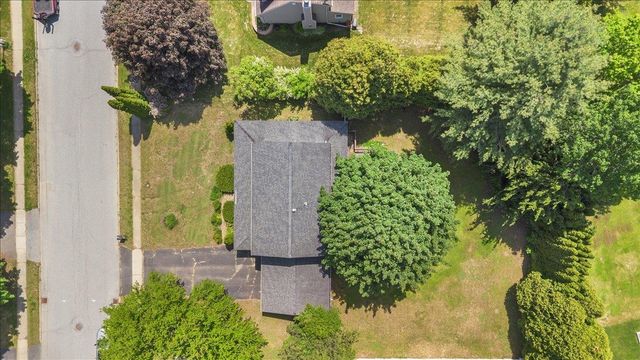 32 Countryside Drive, Essex Junction, VT 05452
