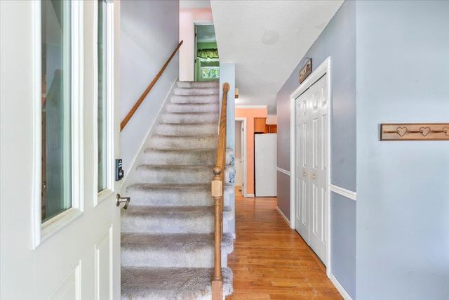 32 Countryside Drive, Essex Junction, VT 05452