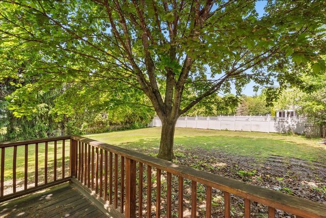 32 Countryside Drive, Essex Junction, VT 05452