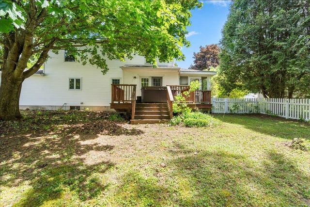 32 Countryside Drive, Essex Junction, VT 05452