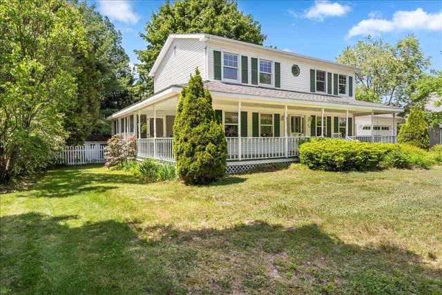 32 Countryside Drive, Essex Junction, VT 05452