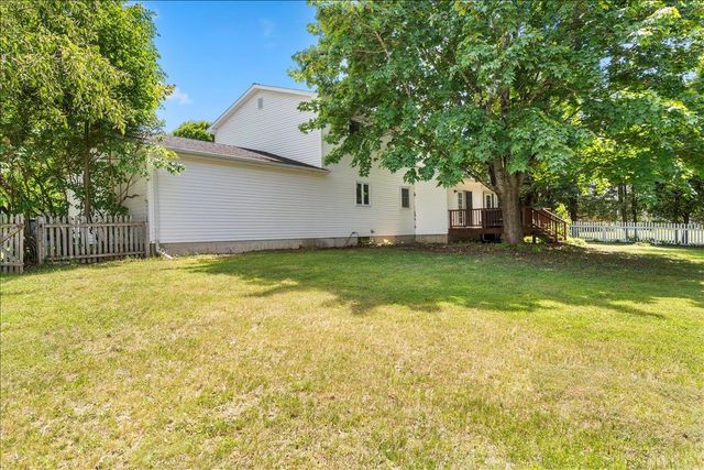 32 Countryside Drive, Essex Junction, VT 05452