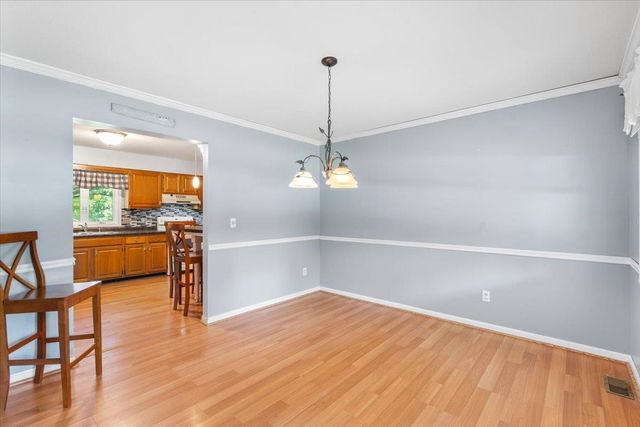 32 Countryside Drive, Essex Junction, VT 05452