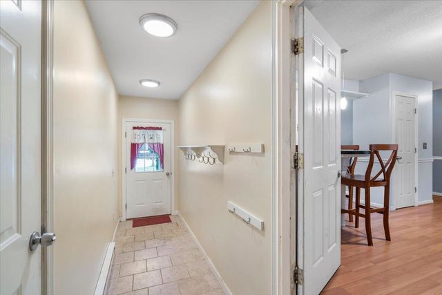 32 Countryside Drive, Essex Junction, VT 05452