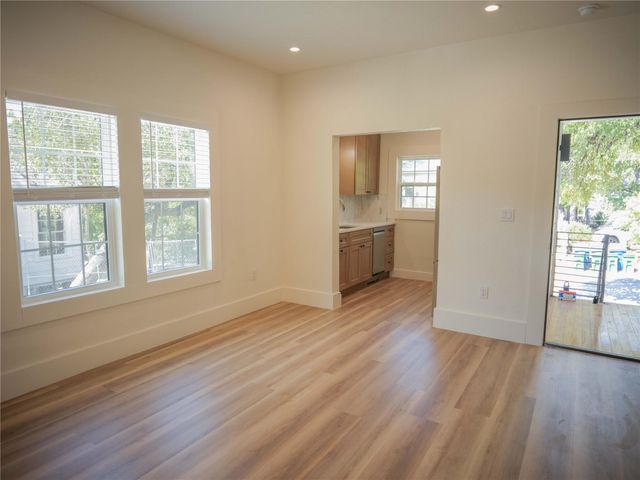 803 Oakland Ave B, Austin, TX 78703