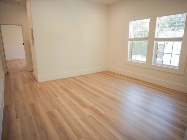803 Oakland Ave B, Austin, TX 78703