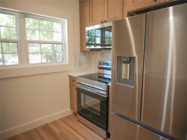 803 Oakland Ave B, Austin, TX 78703