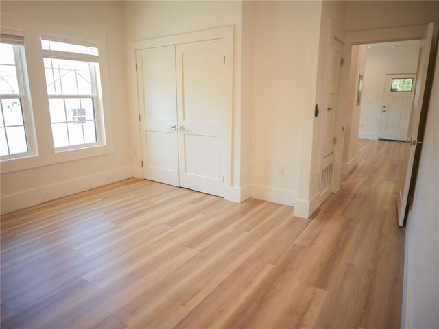 803 Oakland Ave B, Austin, TX 78703