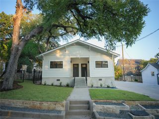 803 Oakland Ave B, Austin, TX 78703