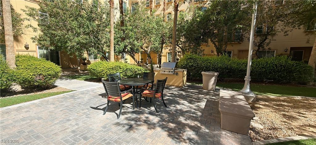 Image 13 of property listing at 2405 West Serene Avenue 807, Las Vegas, NV 89123