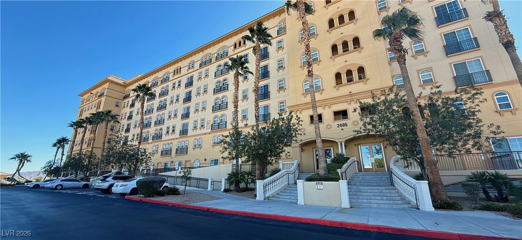 Image 8 of property listing at 2405 West Serene Avenue 807, Las Vegas, NV 89123