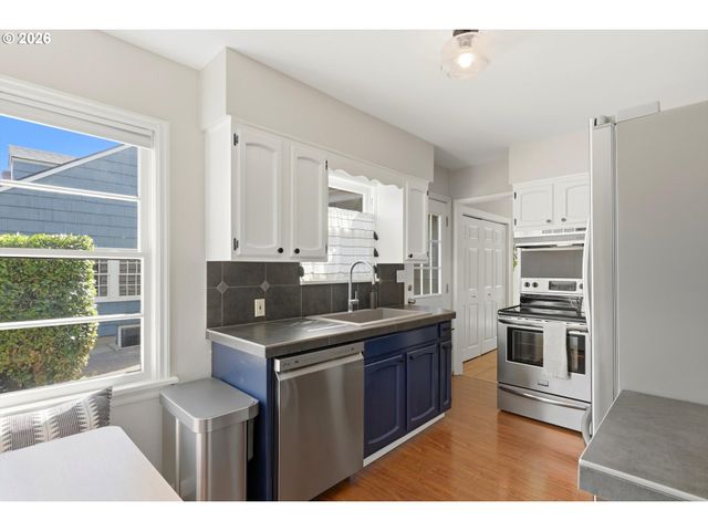 4432 Ne OREGON St, Portland, OR 97213