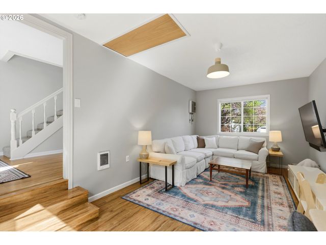 4432 Ne OREGON St, Portland, OR 97213