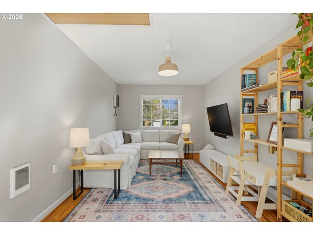 4432 Ne OREGON St, Portland, OR 97213