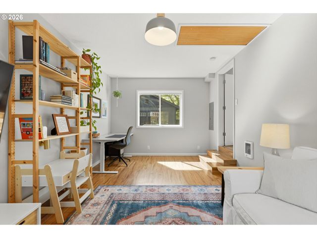 4432 Ne OREGON St, Portland, OR 97213