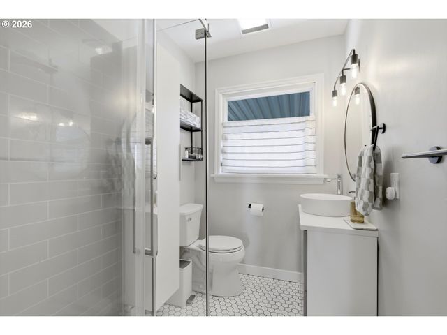 4432 Ne OREGON St, Portland, OR 97213