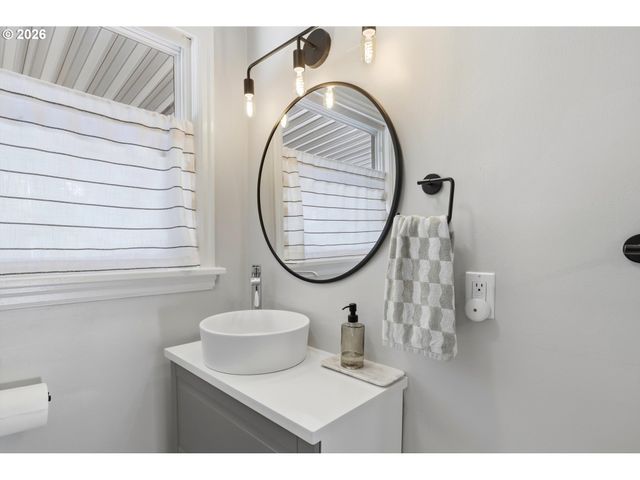 4432 Ne OREGON St, Portland, OR 97213