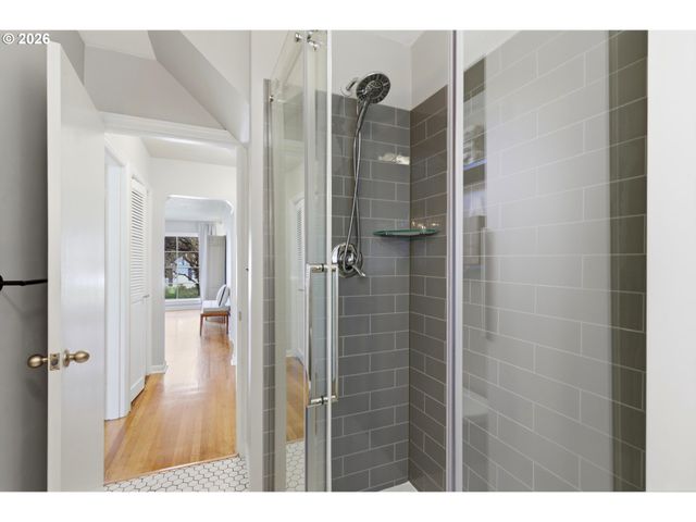 4432 Ne OREGON St, Portland, OR 97213