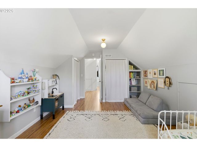 4432 Ne OREGON St, Portland, OR 97213