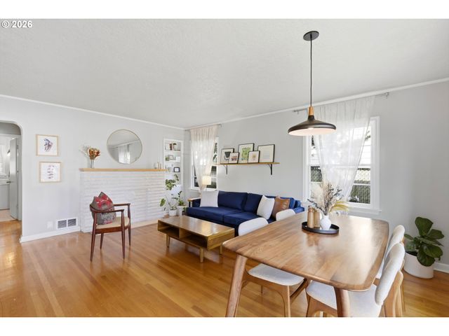 4432 Ne OREGON St, Portland, OR 97213