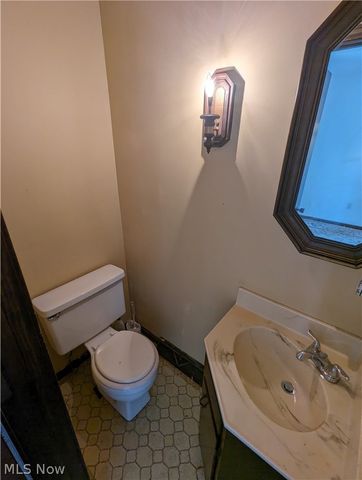 616 East Avenue, Elyria, OH 44035