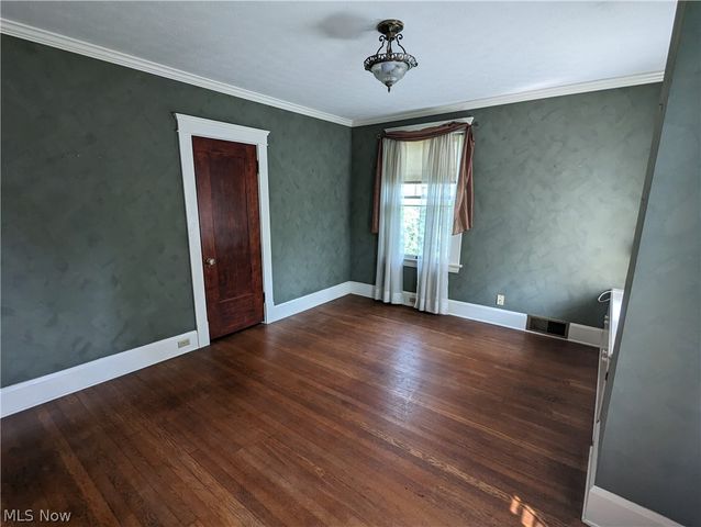 616 East Avenue, Elyria, OH 44035