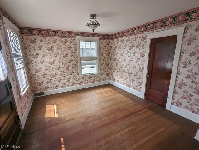 616 East Avenue, Elyria, OH 44035