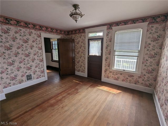 616 East Avenue, Elyria, OH 44035