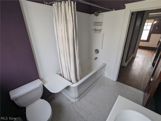 616 East Avenue, Elyria, OH 44035