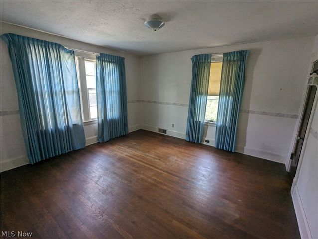 616 East Avenue, Elyria, OH 44035