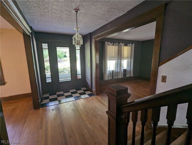 616 East Avenue, Elyria, OH 44035