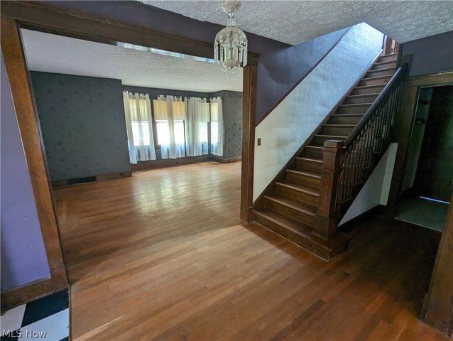 616 East Avenue, Elyria, OH 44035