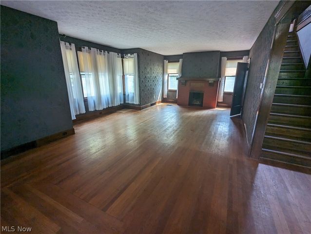 616 East Avenue, Elyria, OH 44035