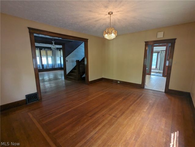 616 East Avenue, Elyria, OH 44035