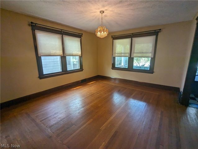 616 East Avenue, Elyria, OH 44035