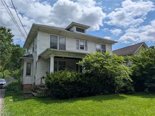 616 East Avenue, Elyria, OH 44035