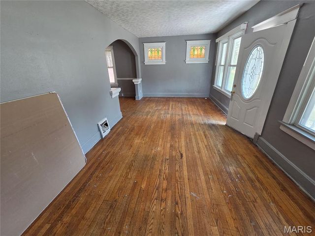 5947 Summit Place, St Louis, MO 63147