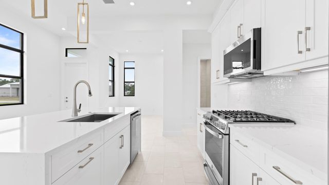 375 SE Via Sangro, Port St. Lucie, Port St Lucie, FL 34952