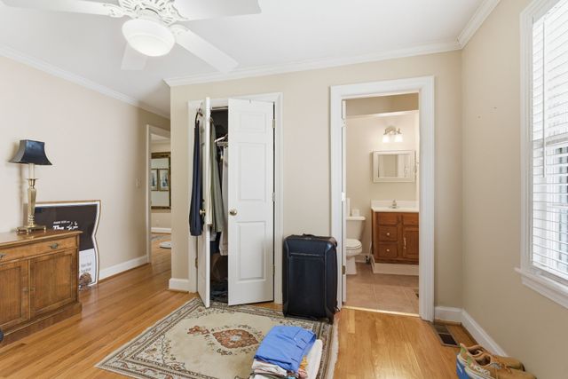 3802 Harding Pl, Nashville, TN 37215