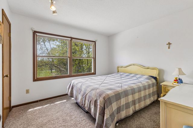 18815 South Lane, Minnetonka, MN 55345